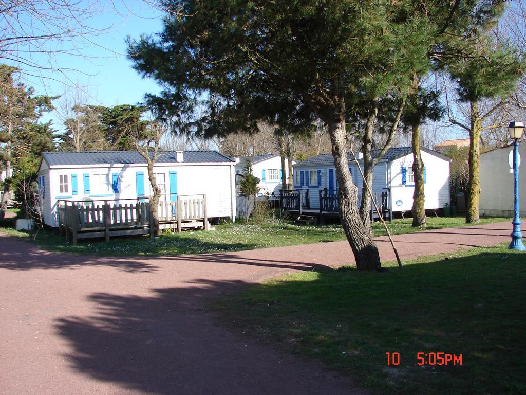 Camping Barataud Saint-Denis-dʼOléron Exterior foto