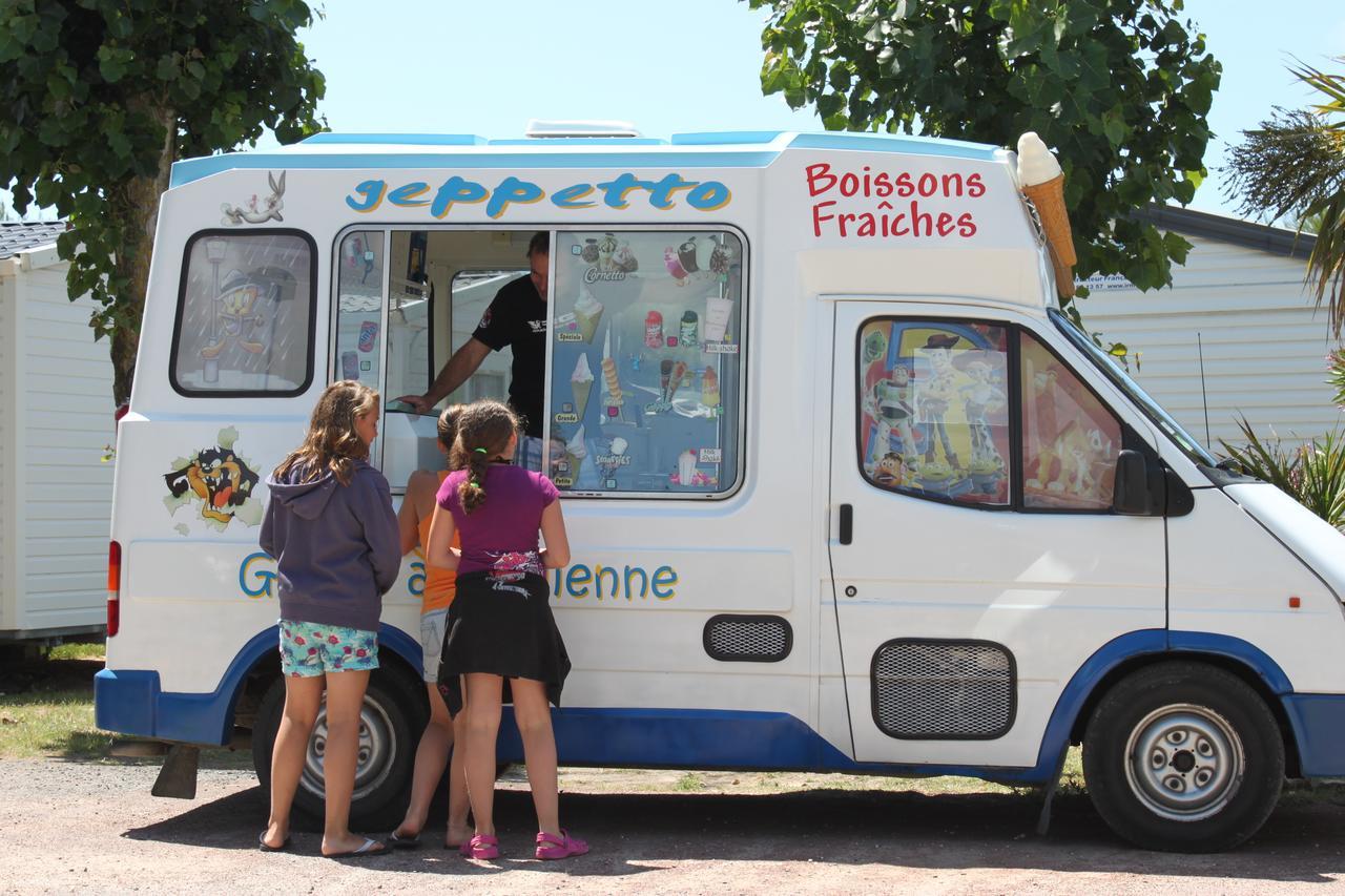 Camping Barataud Saint-Denis-dʼOléron Exterior foto